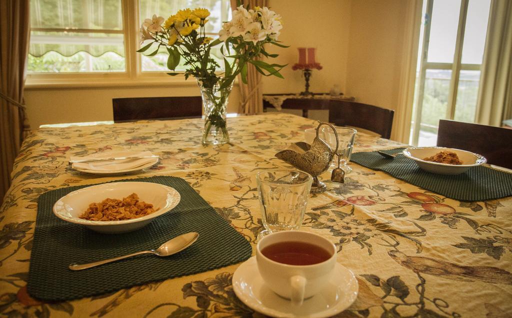 Billy Buttons Bed And Breakfast Emerald Kamer foto